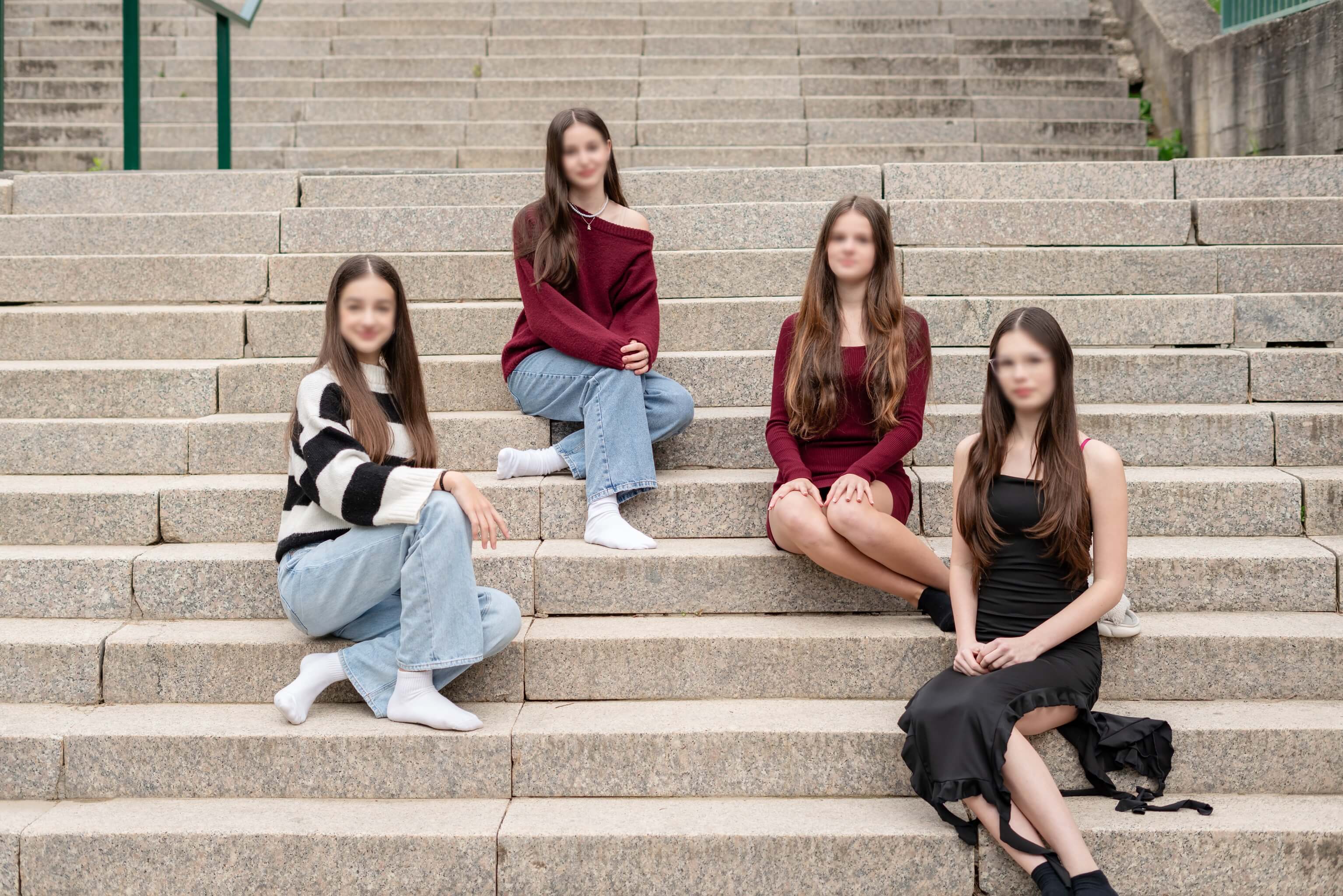 Ďalšie kamarátske fotografie študentov - prirodzené a spontánne zábery priateľstiev